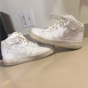 Nike Air Force Ones Mid White
